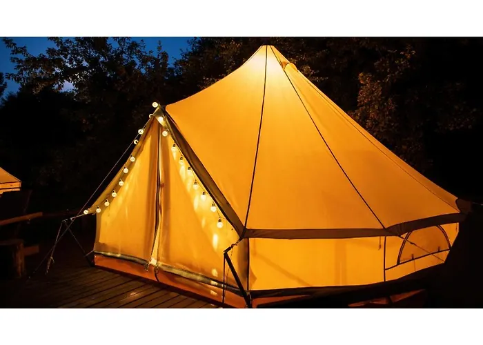 Tente Les Pommiers Glamping O Rendez-vous En Demi-pension Roquefeuil