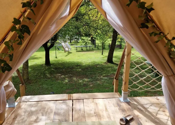 Tente Les Pommiers Glamping O Rendez-vous En Demi-pension 3* Roquefeuil
